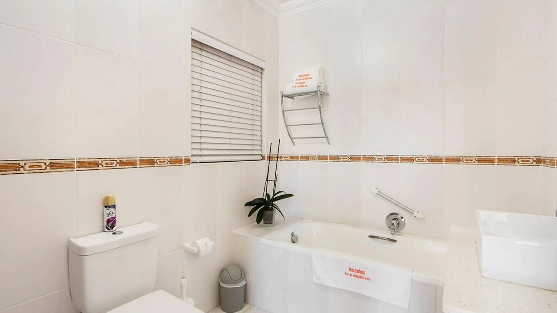 Bed & Breakfast Kwantu Guesthouse 1 Cape Town South Africa