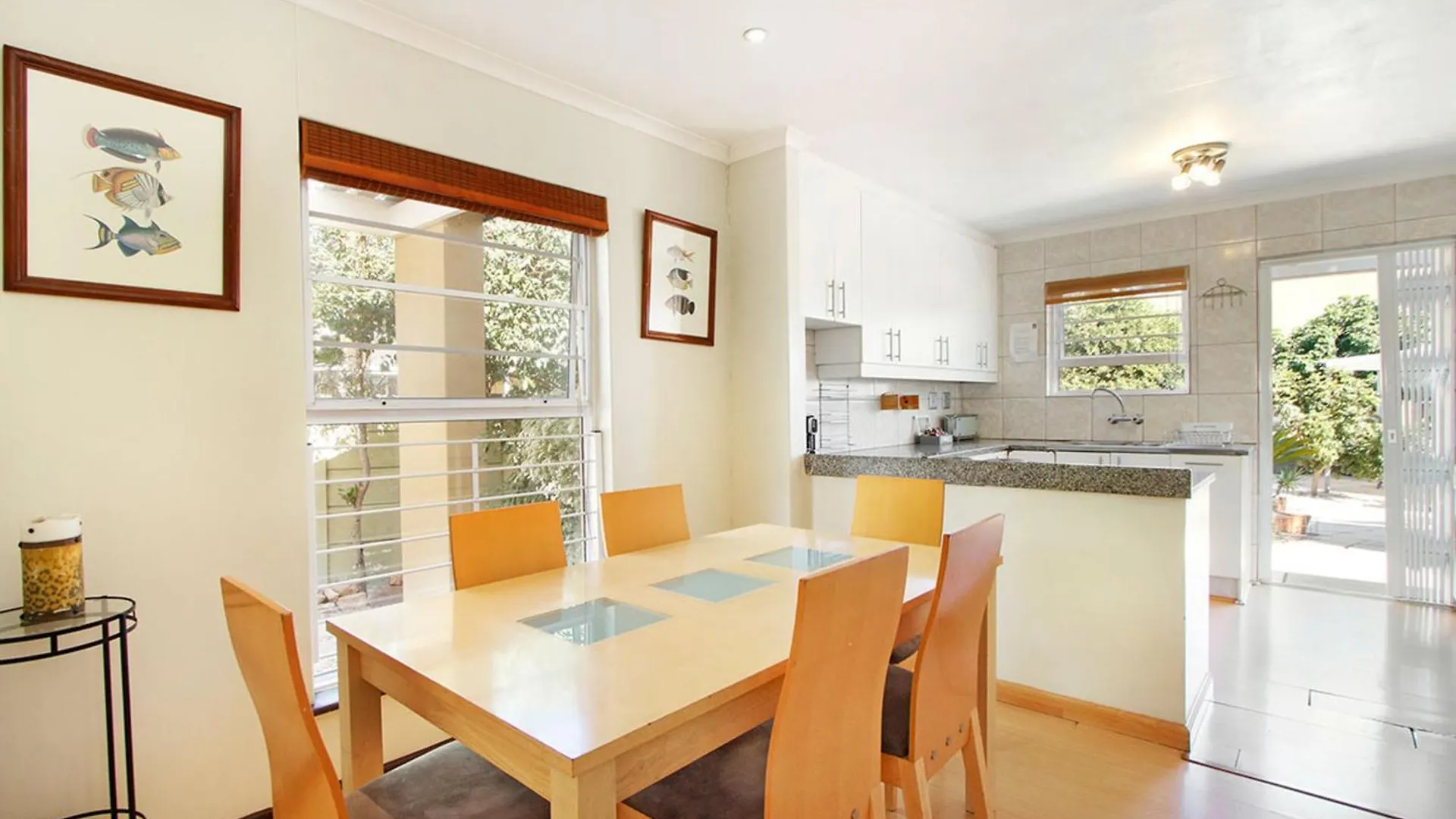 Bed & Breakfast Kwantu Guesthouse 1 Cape Town